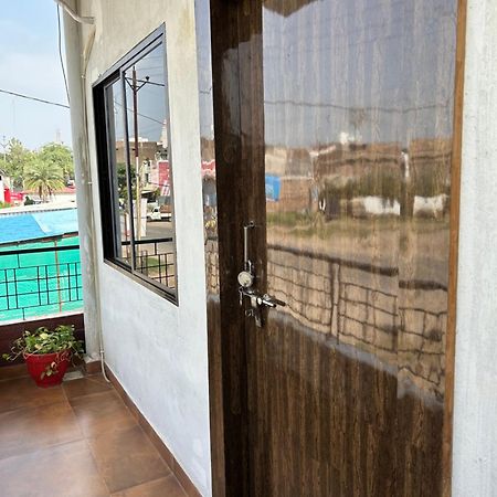 Hotel Shri Kunj Ujjain Bagian luar foto